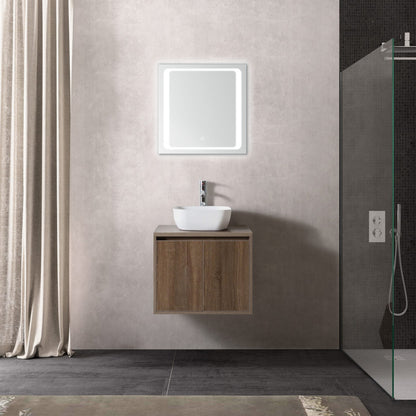 Moderne badkamer met vierkante spiegel met ledverlichting, houtlook zwevend meubel en witte waskom naast een glazen douchewand.