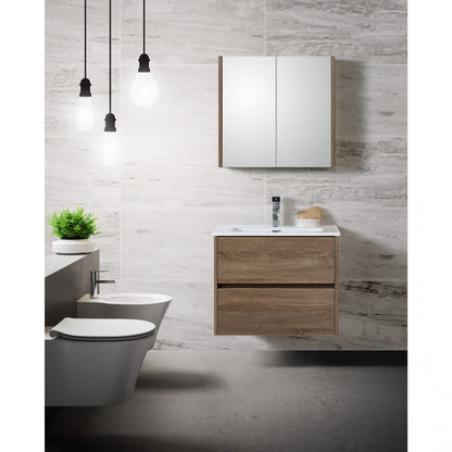 Moderne badkamer met eikenhouten zwevend meubel, witte wastafel en spiegelkast, gecombineerd met hangtoilet en industriële verlichting.